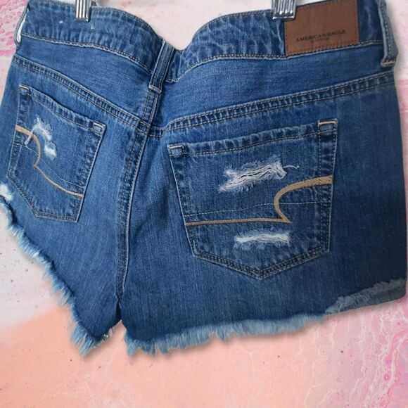 American Eagle Tomgirl Distressed Jean Shorts sz 4 - Picture 3 of 7